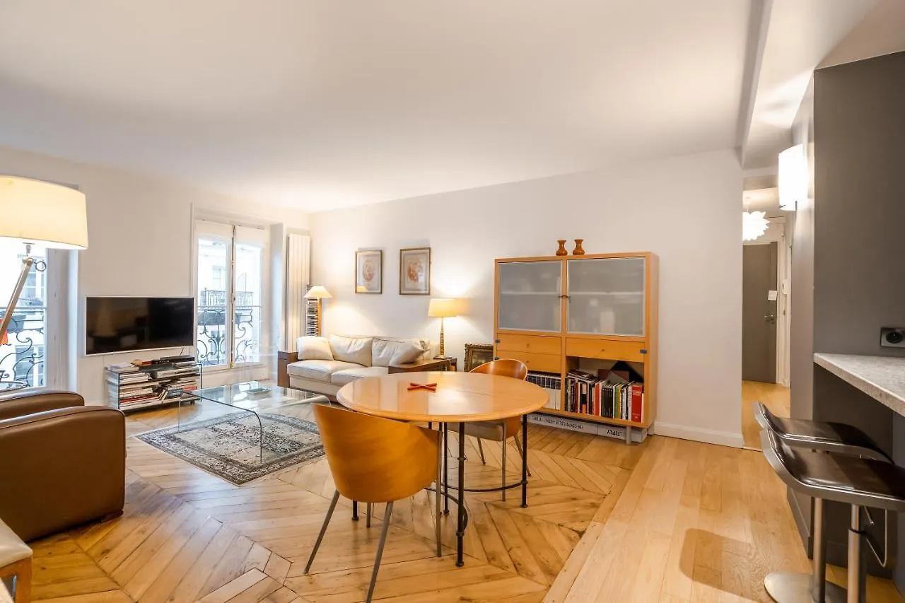 Veeve - Pompidou Hideaway Apartment Paris