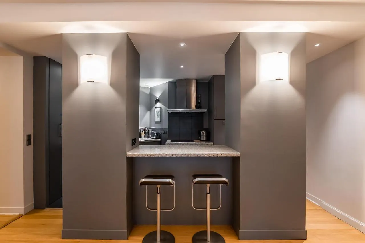 Veeve - Pompidou Hideaway Apartment Paris France