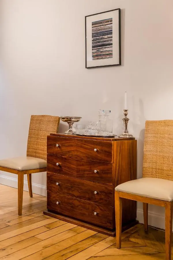 Veeve - Pompidou Hideaway Apartment Paris